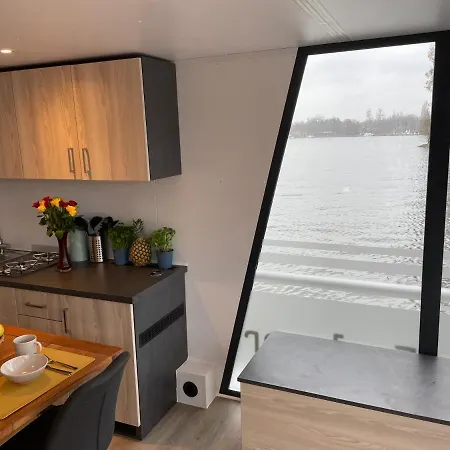 Cosy Explorer - Festlieger Botel *