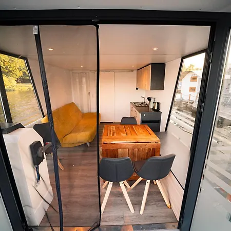 Cosy Explorer - Festlieger Botel
