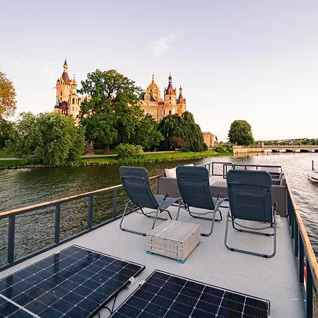 Cosy Explorer - Festlieger Botel